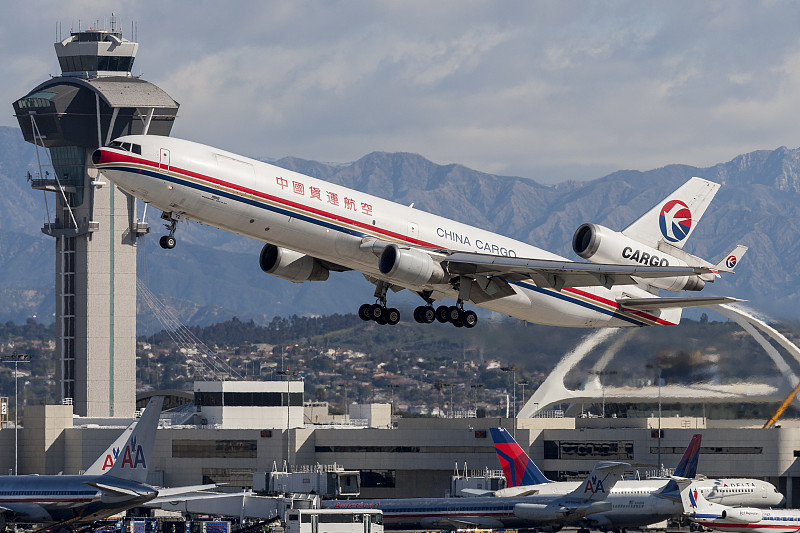 汽车外观改装套件(车身彩绘、车身贴膜)利用中国上海跨国货运递送到德国汉堡 汽车外观改装套件(车身彩绘、车身贴膜)利用中国上海跨国货运递送到德国汉堡