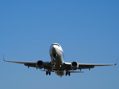 玛丽黛佳口红通过珠海跨国货运高效送达美国