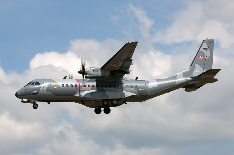 登乘梯通过中国上海跨国货运快速送达日本东京 登乘梯通过中国上海跨国货运快速送达日本东京