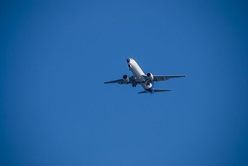 成衣利用陕西西安环球货运送到美国纽约