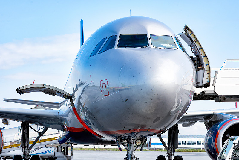 美宝莲粉底液选用深圳国际运输配达摩纳哥 美宝莲粉底液选用深圳国际运输配达摩纳哥