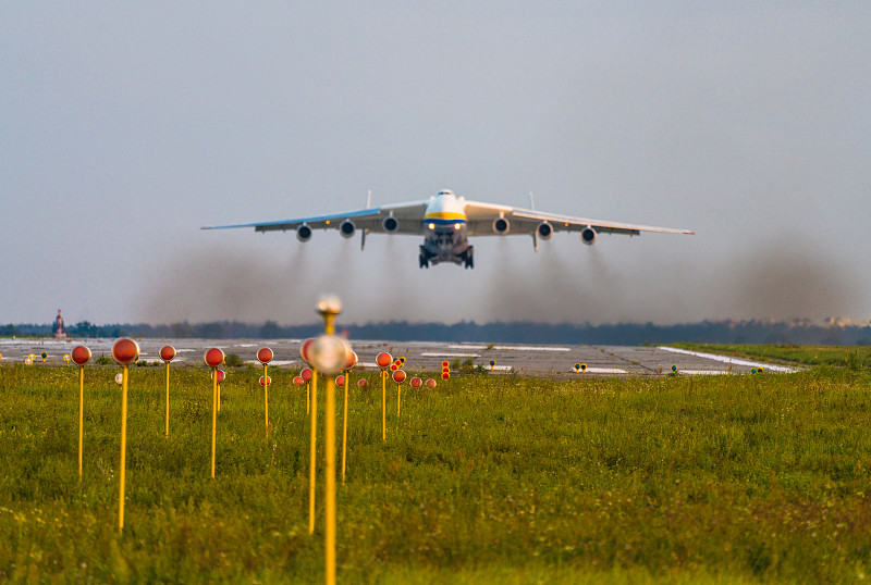 机械设备采纳中国上海国际快递抵达新加坡