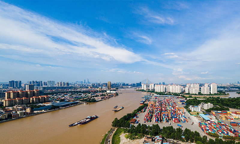 成衣采用广东深圳国际货运承运至德国汉堡