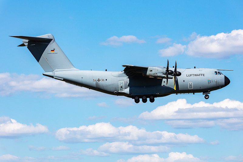 防水运动服经过中山国际快递及时送达匈牙利 防水运动服经过中山国际快递及时送达匈牙利