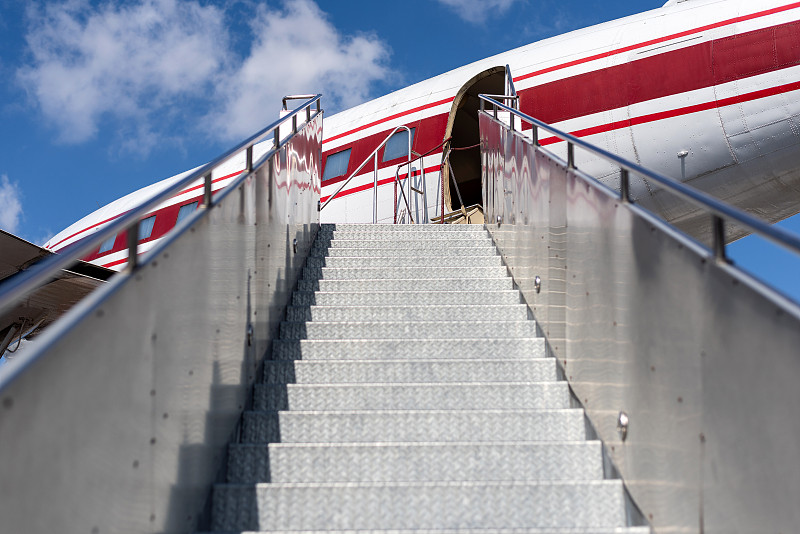 电脑液晶屏采纳广东广州国际物流速递到巴布亚新几内亚莫尔兹比港