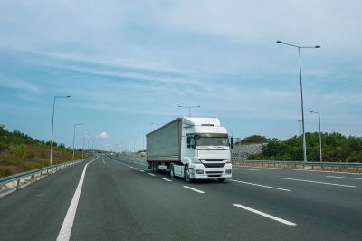 金属制品借助广东广州国际运输快送到英国费利克斯托