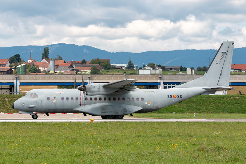加工食品借用中国深圳多式联运递送到里诺