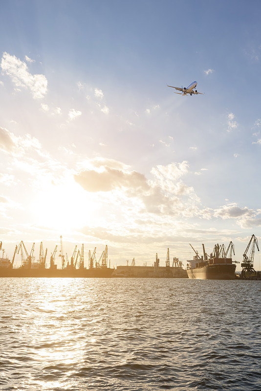 工业机器人通过武汉国际海运及时送达美国匹兹堡