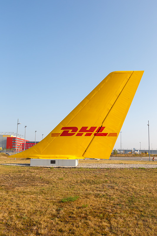 中国郑州美宝莲粉底液采用空运门到门专线9天送到巴港(BarHarbor)