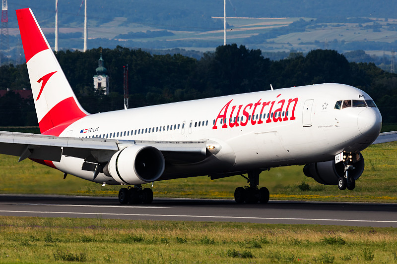 中国中山到美国塔拉哈西的手机游戏指套采用空运快递7天内送到