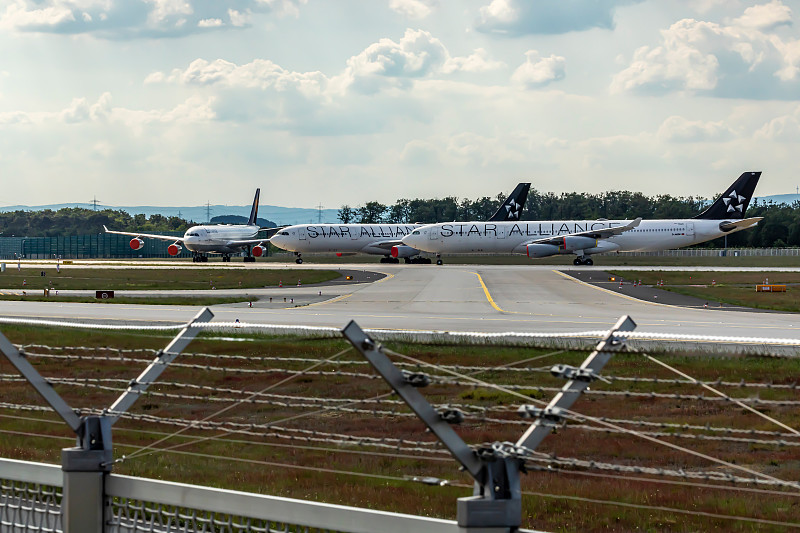 中国上海刺绣荷包使用加急空运14天配送到美国印第安纳波利斯