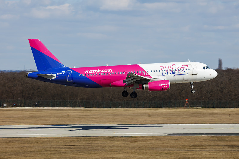 中国大连到美国亚特兰大(Atlanta)的二胡琴弦采用空运专线14天送达