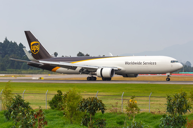 莫言小说集应用中国大连普货空运送到安克雷奇(Anchorage)