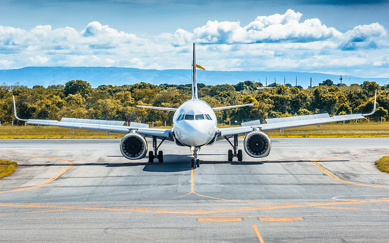 蛋黄酥经过中国海口加急空运送达哥伦比亚