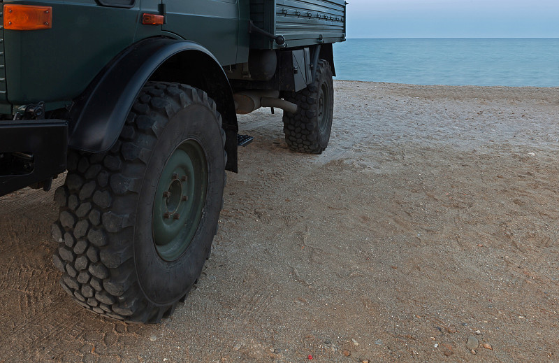 宽厚板经过东莞海洋运输运送至美国明尼阿波利斯