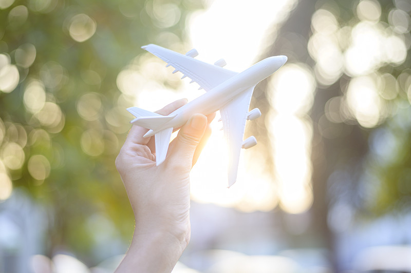 中国深圳汉服使用门到门空运13天配送到杰克逊