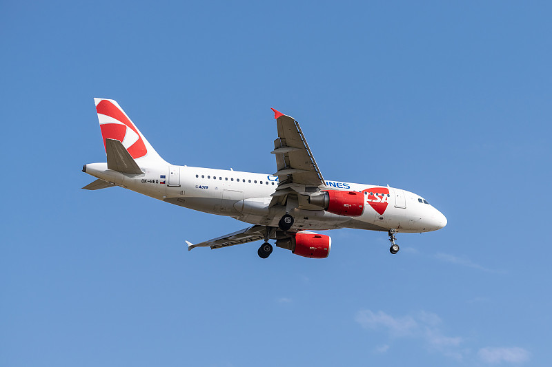 青岛至美国埃弗格雷斯港(PortEverglades)的珀莱雅精华液使用航空货运9天配送到 青岛至美国埃弗格雷斯港(PortEverglades)的珀莱雅精华液使用航空货运9天配送到