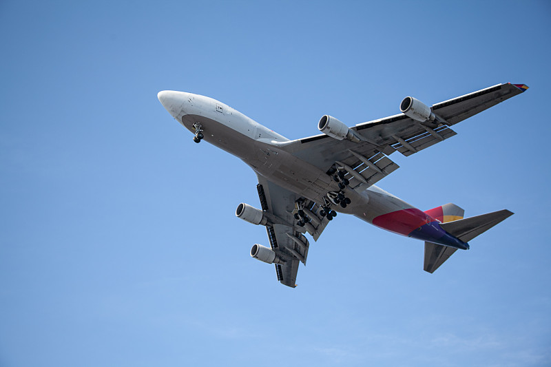 南京至洛杉矶的水产品采用空运门到门专线3天内送达