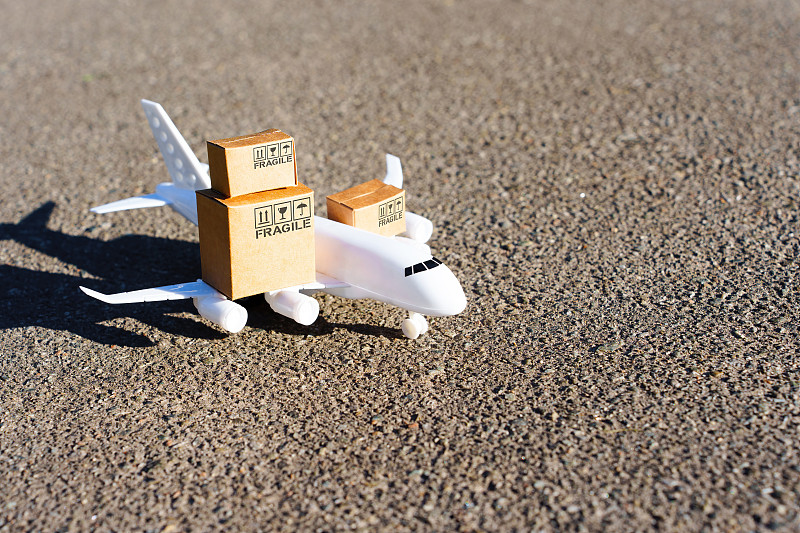 中国义乌行李箱垫及后备箱垫使用空运快递8天内配送到本德