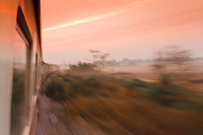 电饭煲/电压力锅经过中国广州国际多式联运运送至美国亚历山德里亚