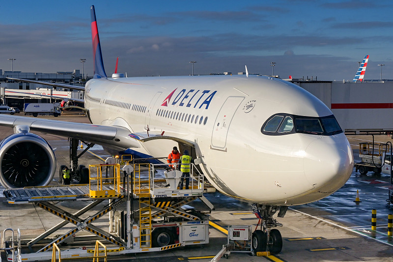 广州到美国奥克兰的国画颜料采用空运派送6天送到