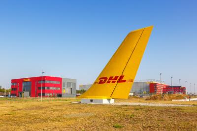 中国西安至美国尤金的木制踢脚线采用优先空运15天内送达