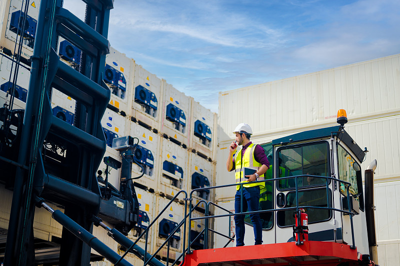 美国国会参议院通过大规模税收与支出法案