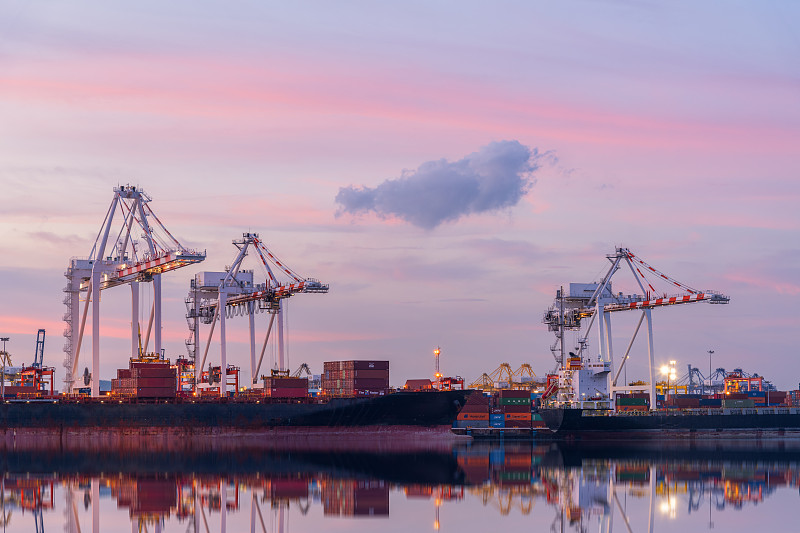 畅通外卖配送“最后100米”考验城市治理智慧