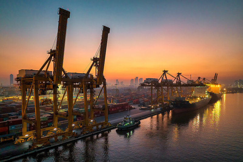 燃油附加费上调在即航空公司旺季持续低价上海国际空运 燃油附加费上调在即航空公司旺季持续低价上海国际空运