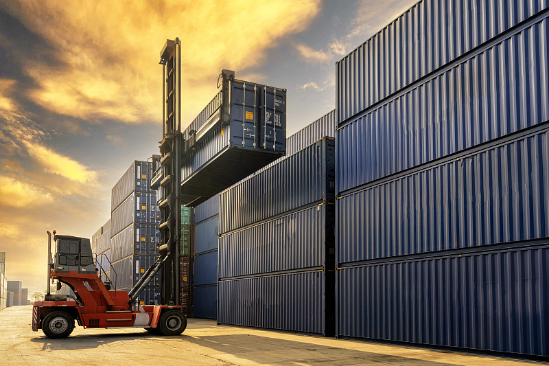 亚马逊95后女卖家活成硬汉，为了什么？