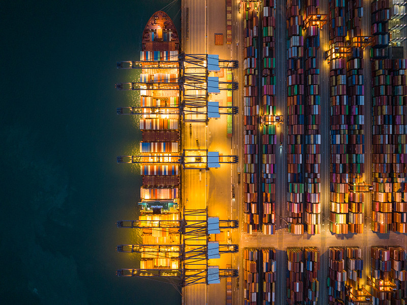 美方威胁再加征关税引发加拿大多方不满