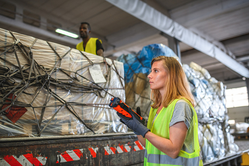 跨境电商平台Ozon年内多次上调佣金(最高达30%的调整逻辑与卖家生存战)