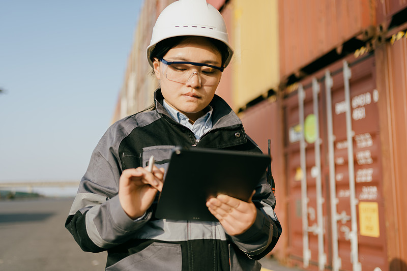 UPS三季度营收214亿美元超预期,四季度收入指引约240亿美元UPS国际快递