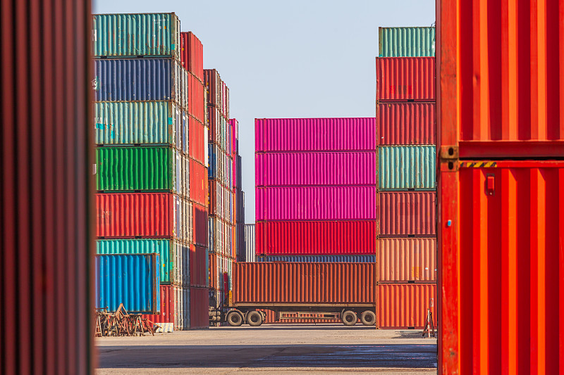 AGCT欢迎巨型集装箱船“CMA CGM ADONIS”号停靠里耶卡