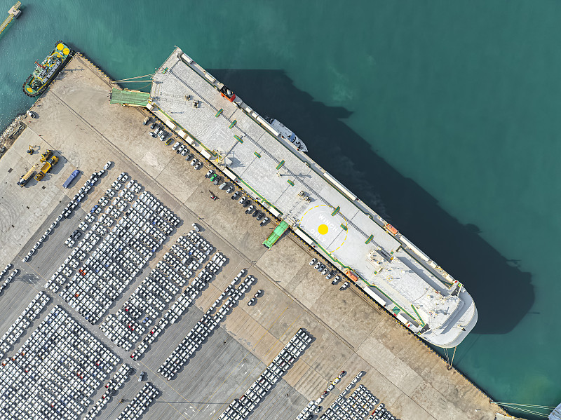 关税政策自缚手脚,美国港口运营商警告设备更新计划或推迟