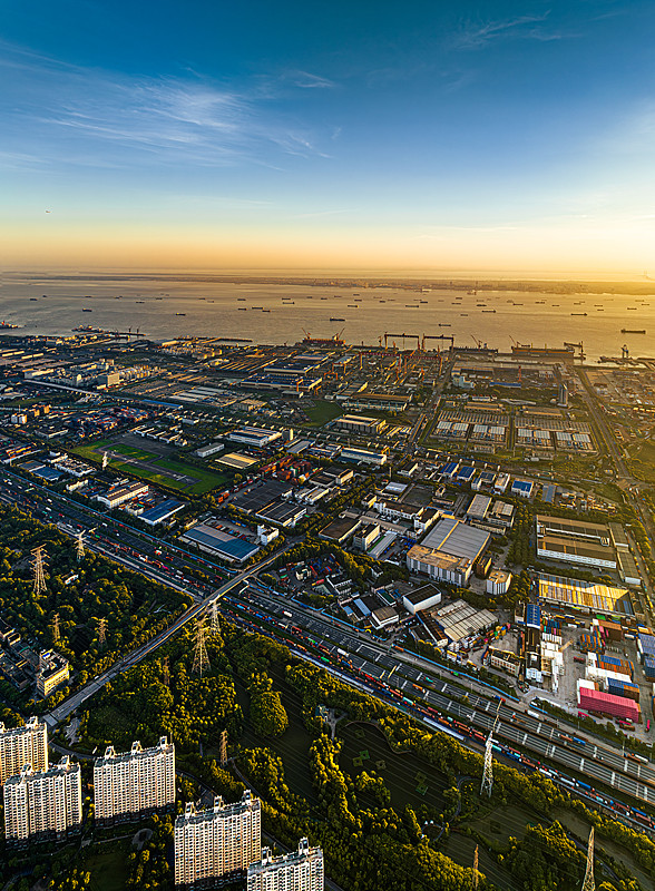 全球货柜运价跌至三年来最低点,欧洲线运费首次跌破1000美元大关 全球货柜运价跌至三年来最低点,欧洲线运费首次跌破1000美元大关