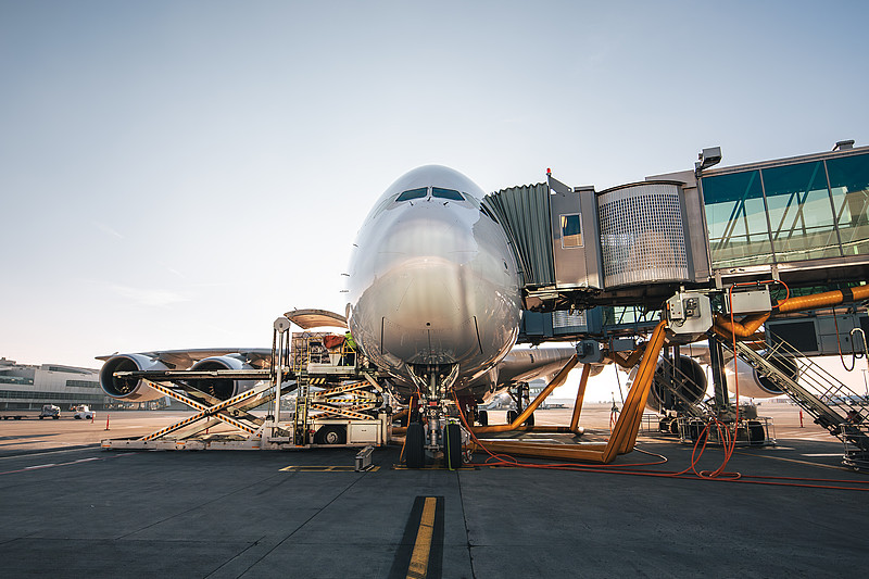 中国上海到塞尔维亚客机腹舱带货