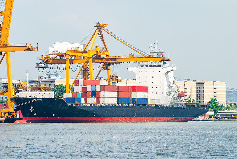 中国上海到美国客机腹舱带货