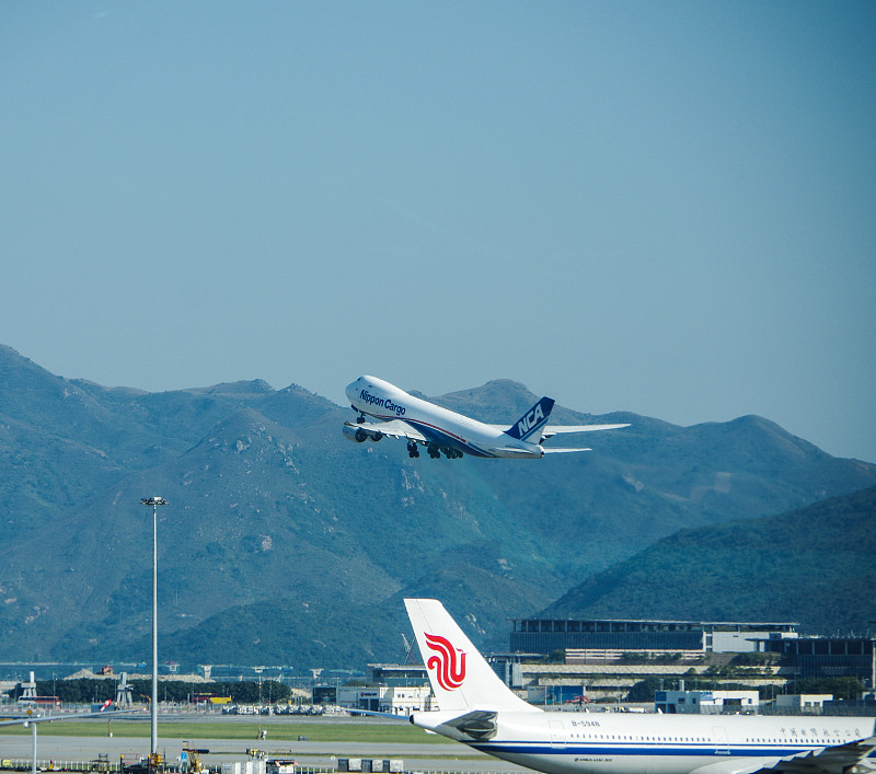 中国福建-厦门到瑞士服装快反空运