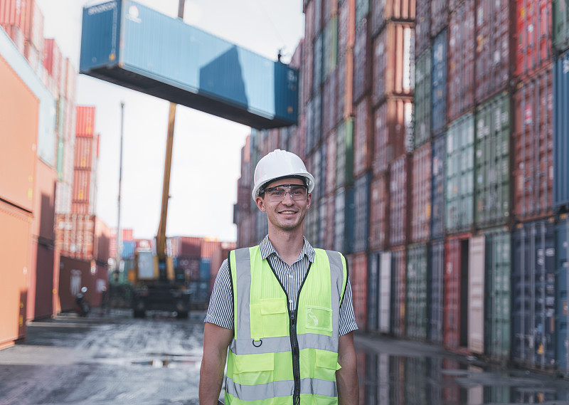 海运一个柜到美国多少钱,海运一个货柜到美国多少钱