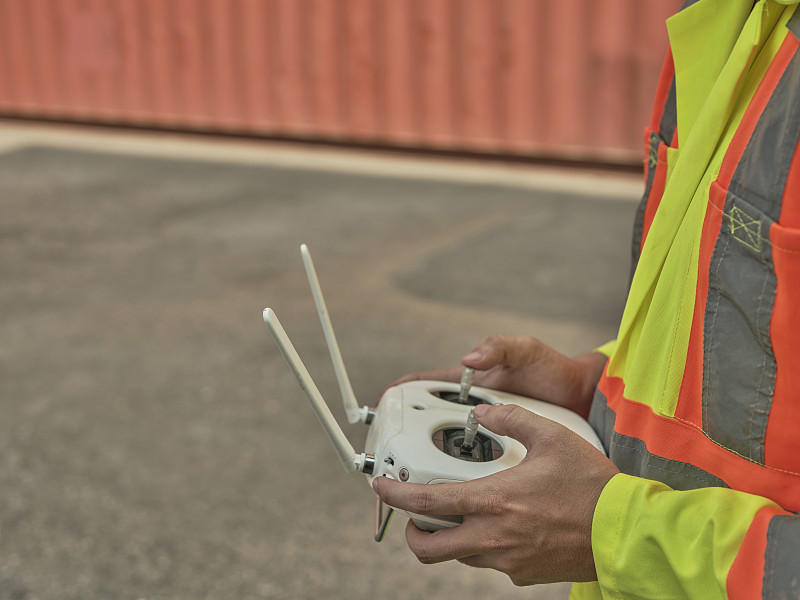 货物国际空运到美国时，清关的具体流程是怎样的？