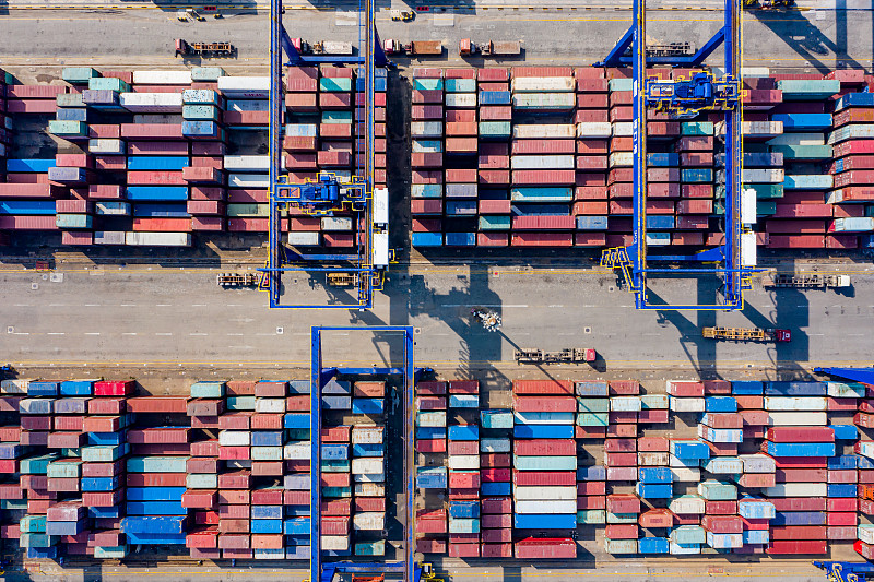 美国联邦政府停摆，超8000个航班延误，国际空运遭重创！