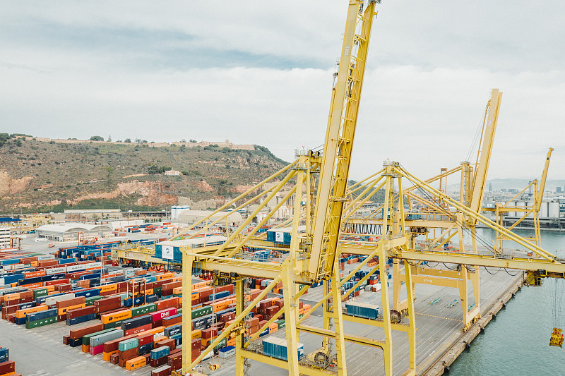 发美国小件走空运还是快递好