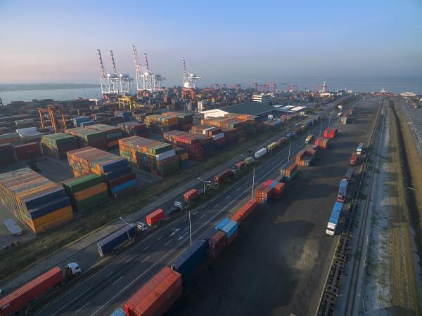 有哪些航空公司提供中国到美国的空运服务？